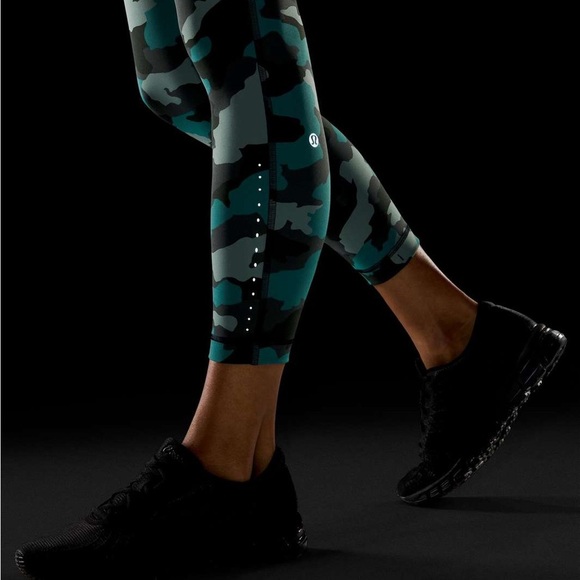 Lululemon Swift Speed High-Rise Tight 25"
Camo Tidewater Teal Size 2 - Picture 7 of 11